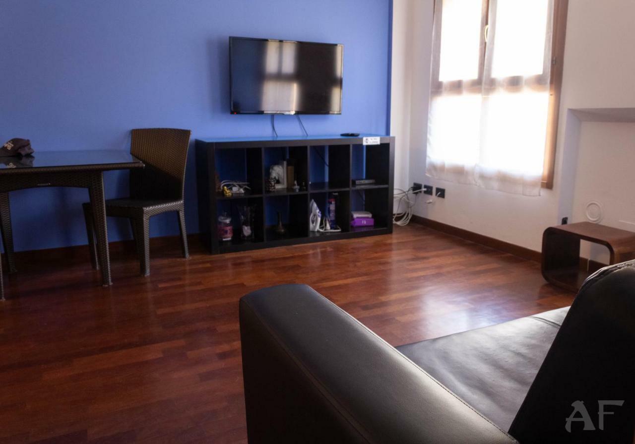 Corso San Gottardo - Darsena Flat Milão Exterior foto